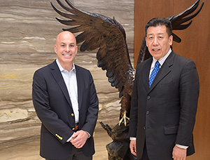 Dominic Townsend (left), President of ABS Quality Evaluations, and CCAA Secretary General Fei Sheng (right)